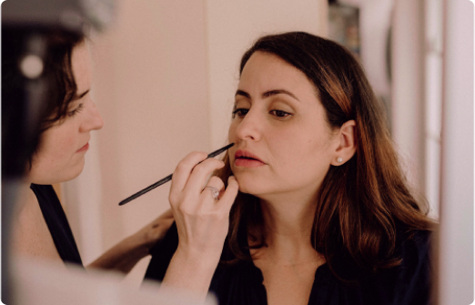 A makeup lesson in progress